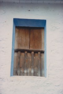 Balconet tradicional amb brancades blaves